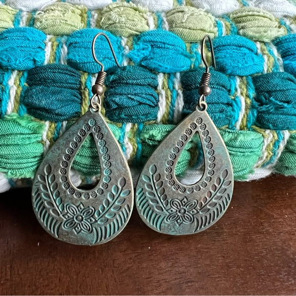 NWT Boho Style Tear Drop Earrings - Picture 3 of 3